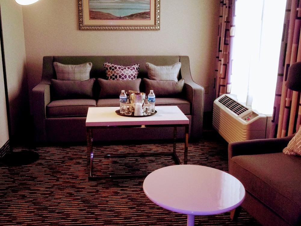 فندق Wyndham Garden Conference Center Champaign - Urbana المظهر الخارجي الصورة