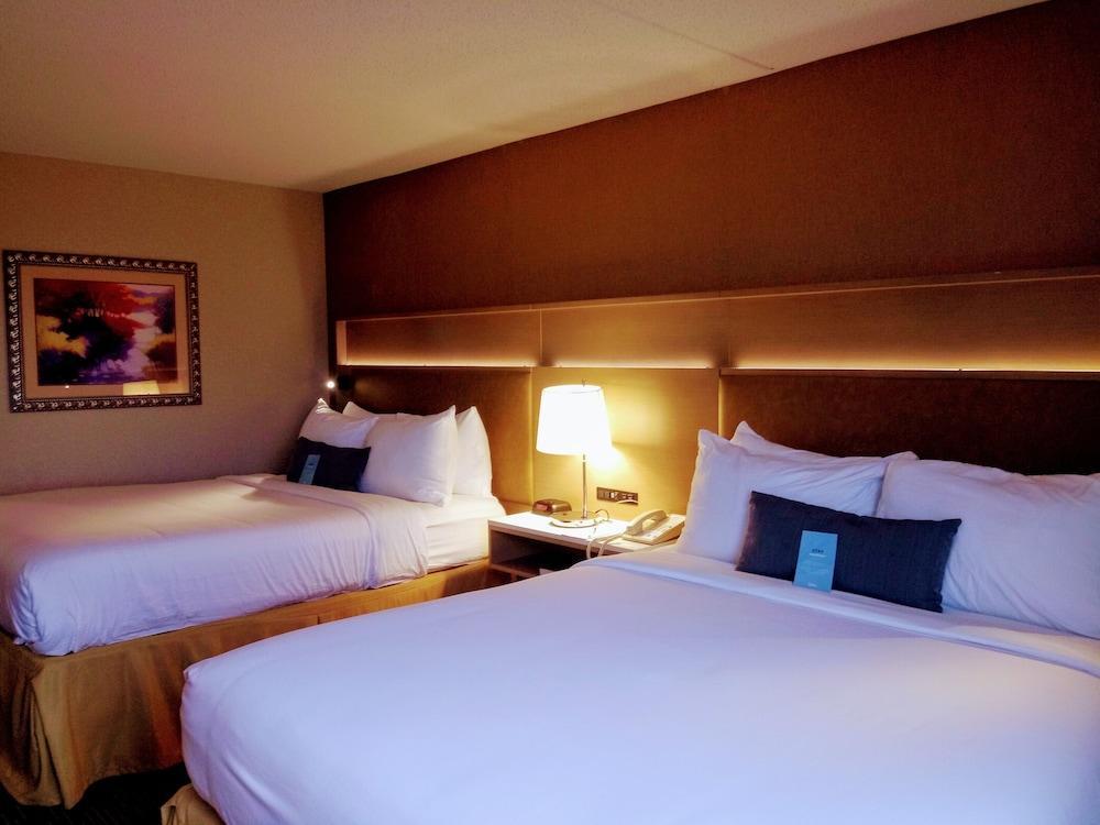 فندق Wyndham Garden Conference Center Champaign - Urbana المظهر الخارجي الصورة