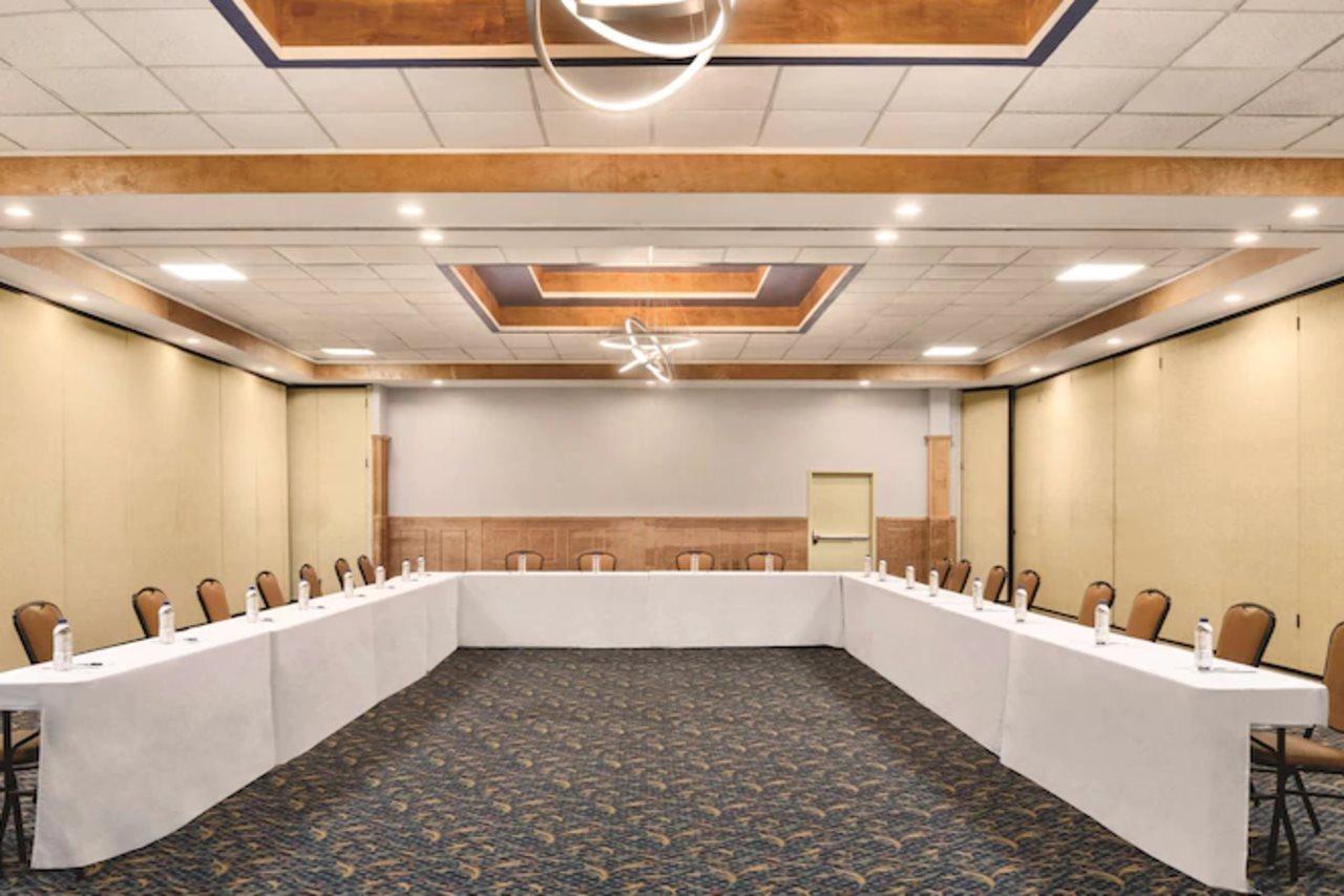 فندق Wyndham Garden Conference Center Champaign - Urbana المظهر الخارجي الصورة