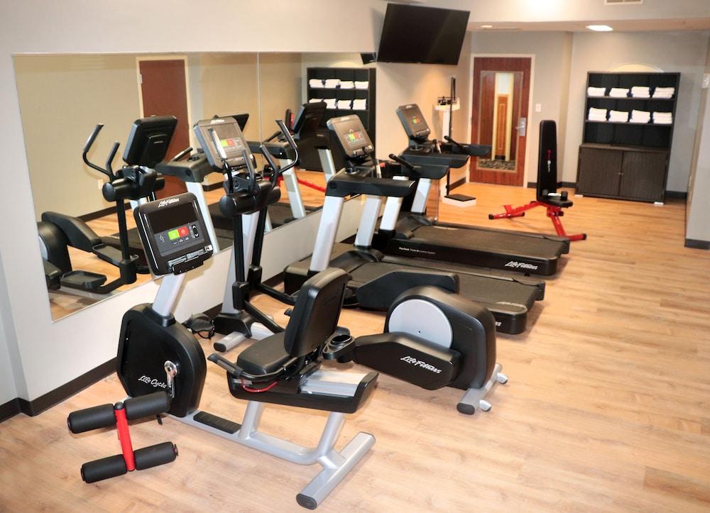 فندق Wyndham Garden Conference Center Champaign - Urbana المظهر الخارجي الصورة