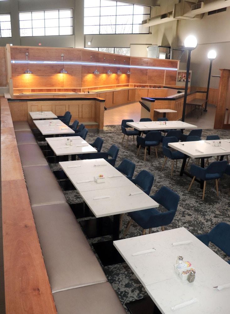 فندق Wyndham Garden Conference Center Champaign - Urbana المظهر الخارجي الصورة