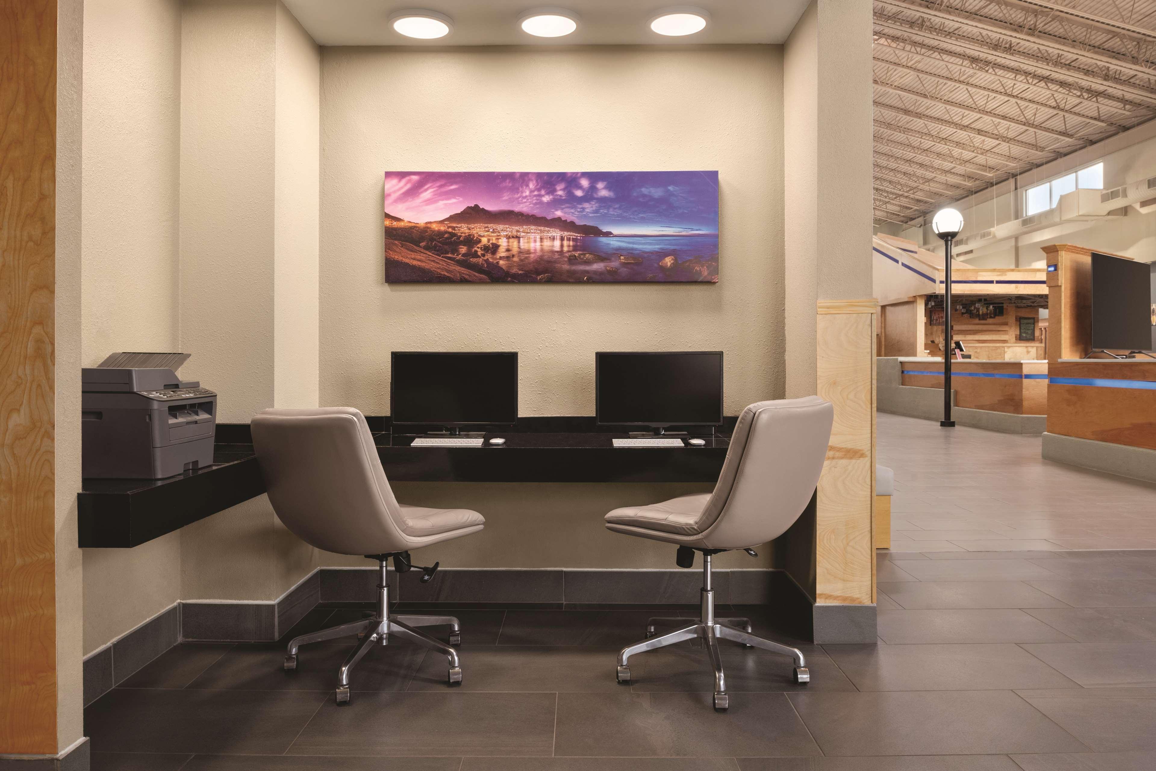 فندق Wyndham Garden Conference Center Champaign - Urbana المظهر الخارجي الصورة