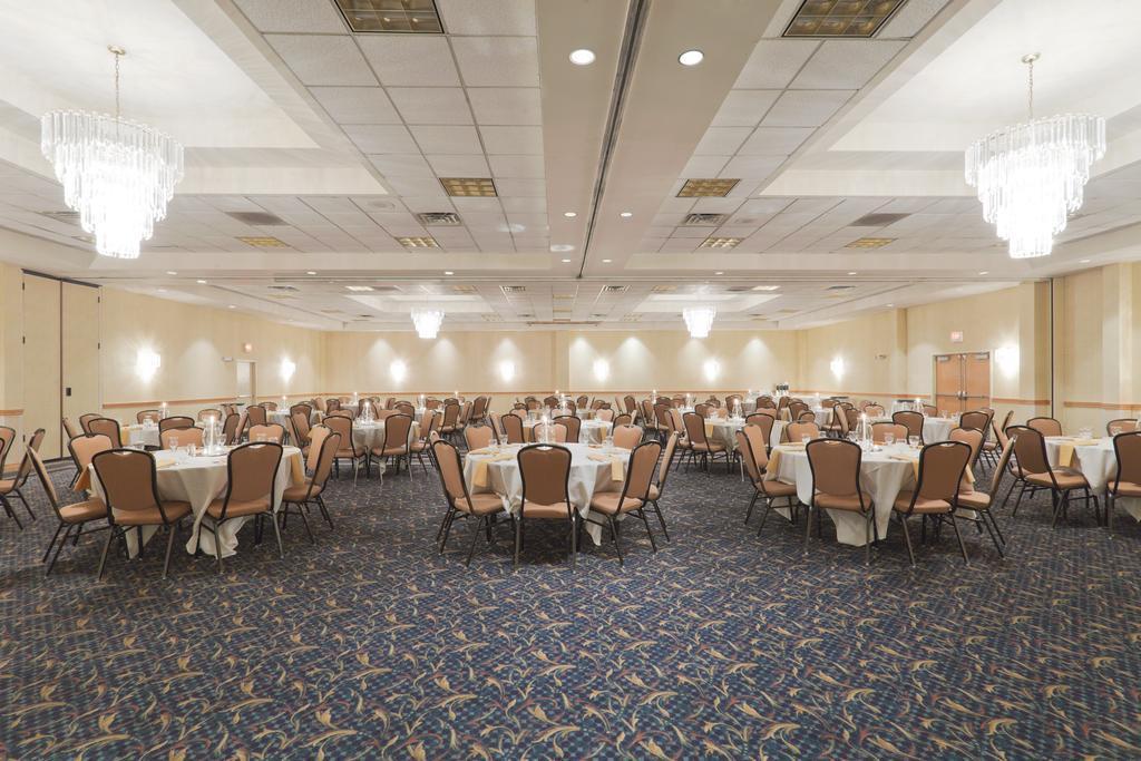 فندق Wyndham Garden Conference Center Champaign - Urbana المظهر الخارجي الصورة