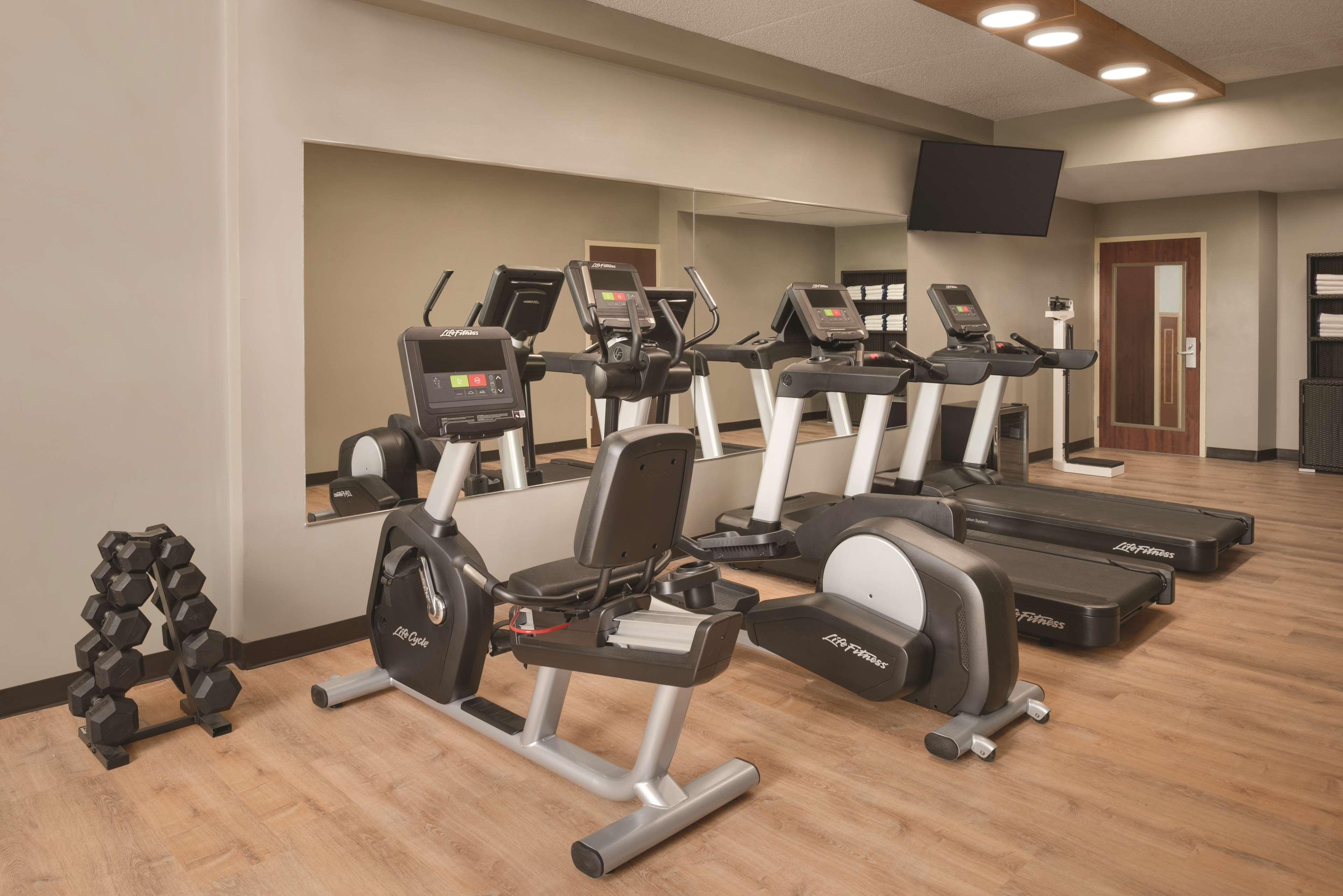 فندق Wyndham Garden Conference Center Champaign - Urbana المظهر الخارجي الصورة