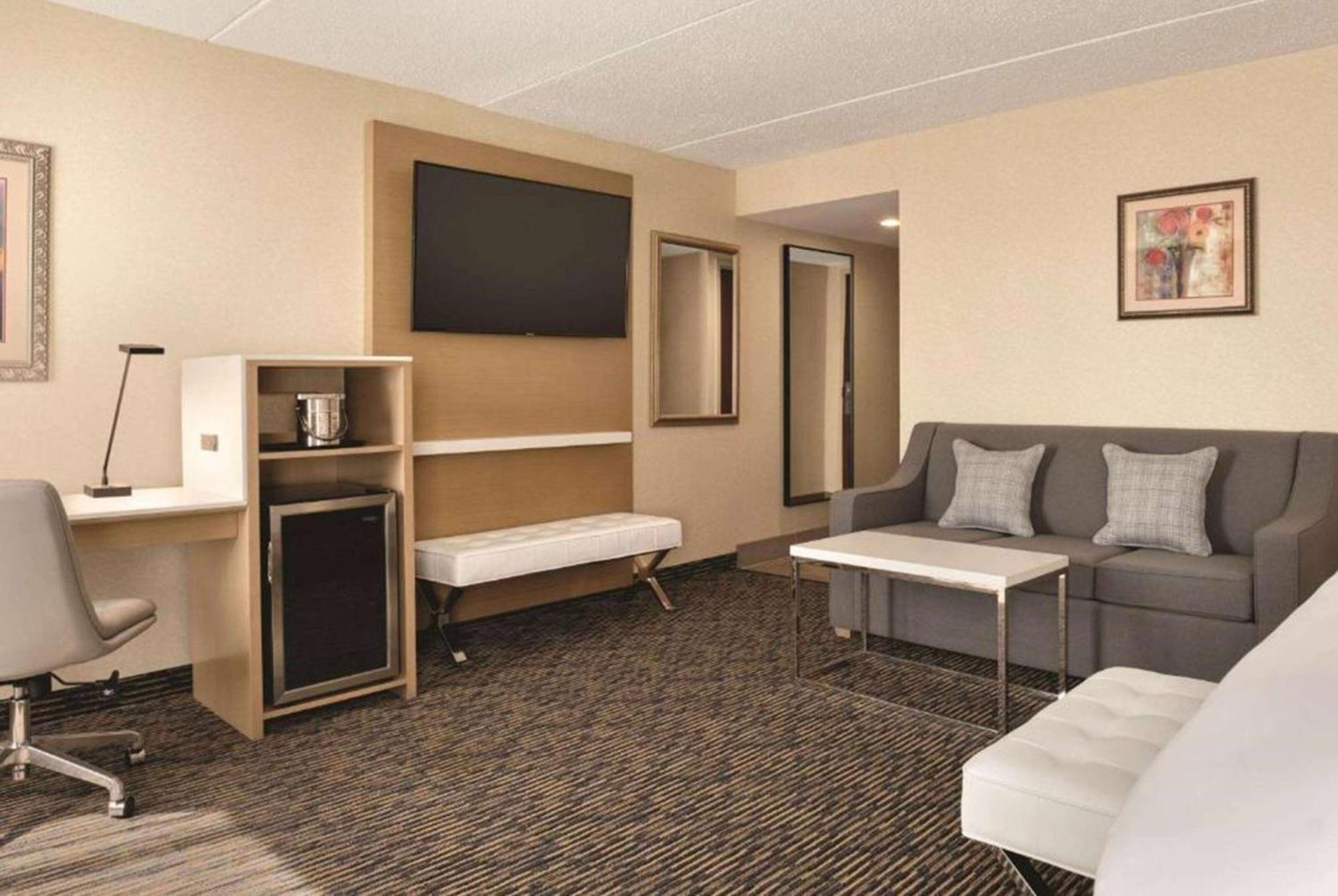 فندق Wyndham Garden Conference Center Champaign - Urbana المظهر الخارجي الصورة