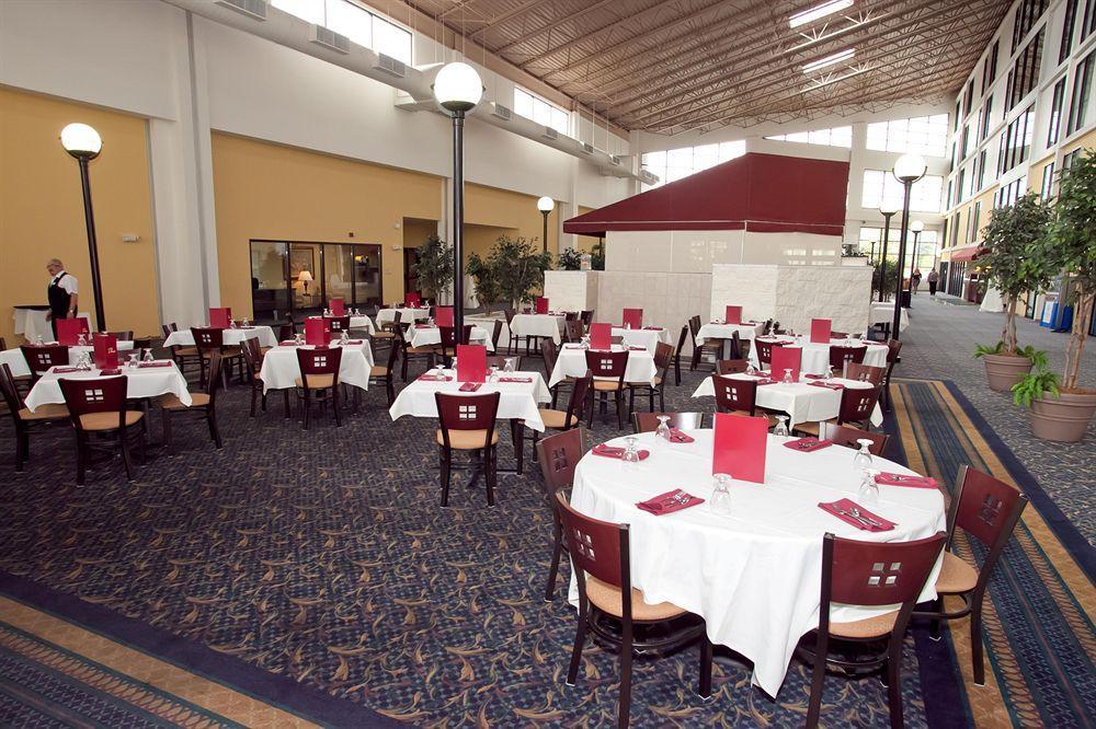 فندق Wyndham Garden Conference Center Champaign - Urbana المظهر الخارجي الصورة