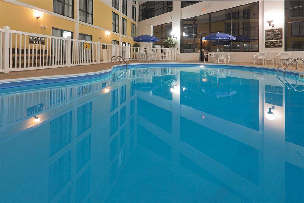 فندق Wyndham Garden Conference Center Champaign - Urbana المظهر الخارجي الصورة