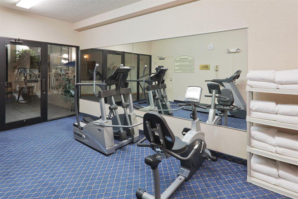 فندق Wyndham Garden Conference Center Champaign - Urbana المظهر الخارجي الصورة