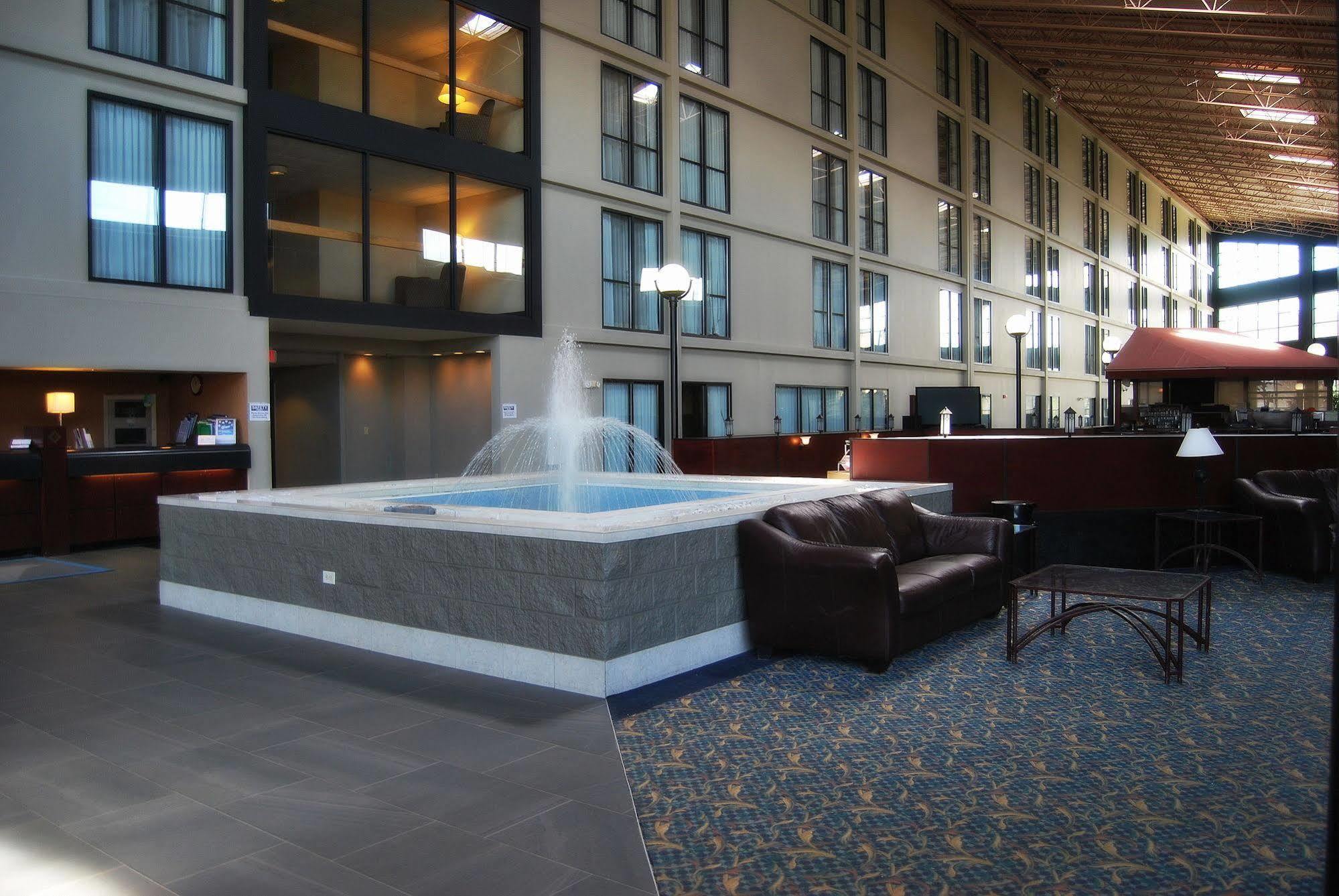 فندق Wyndham Garden Conference Center Champaign - Urbana المظهر الخارجي الصورة